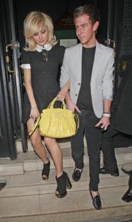 Pixie Lott feet photo thumbnail