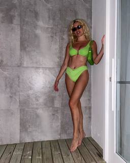 Pixie Lott feet photo thumbnail