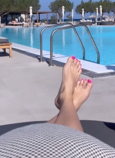 Pixie Lott feet photo thumbnail