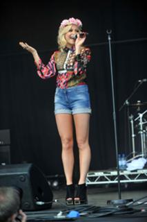 Pixie Lott feet photo thumbnail