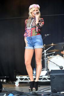 Pixie Lott feet photo thumbnail