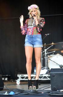 Pixie Lott feet photo thumbnail
