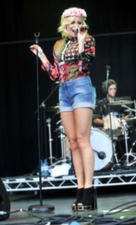 Pixie Lott feet photo thumbnail