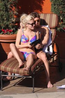 Pixie Lott feet photo thumbnail