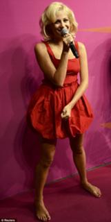 Pixie Lott feet photo thumbnail