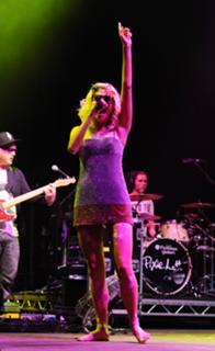 Pixie Lott feet photo thumbnail