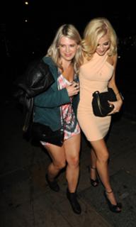 Pixie Lott feet photo thumbnail