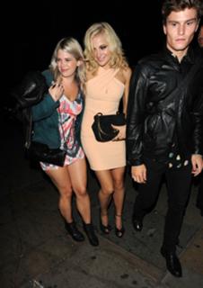 Pixie Lott feet photo thumbnail