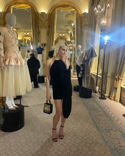 Pixie Lott feet photo thumbnail