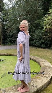 Pixie Lott feet photo thumbnail