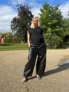 Pixie Lott feet photo thumbnail