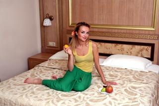 Polina Gagarina feet photo thumbnail