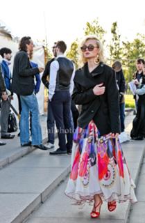 Polina Gagarina feet photo thumbnail