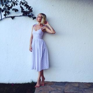 Polina Gagarina feet photo thumbnail