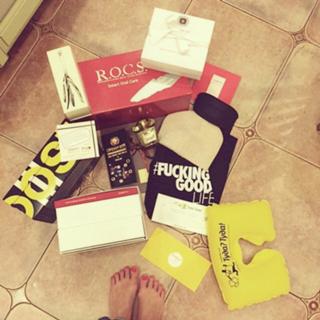 Polina Gagarina feet photo thumbnail