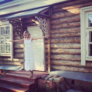 Polina Gagarina feet photo thumbnail