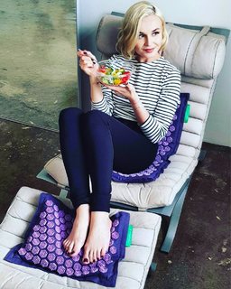 Polina Gagarina feet photo thumbnail