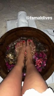 Polina Gagarina feet photo thumbnail