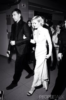 Polina Gagarina feet photo thumbnail