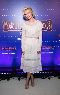 Polina Gagarina feet photo thumbnail