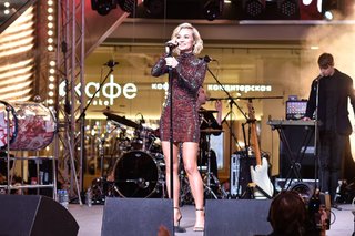 Polina Gagarina feet photo thumbnail