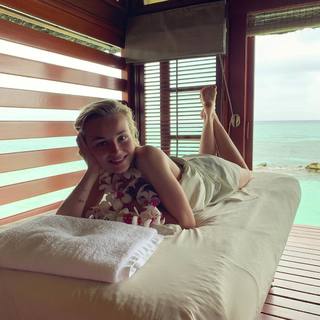 Polina Gagarina feet photo thumbnail