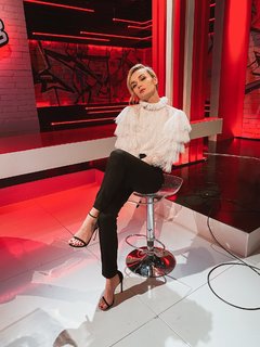 Polina Gagarina feet photo thumbnail