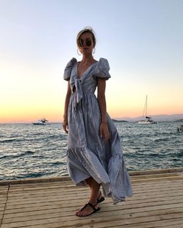 Polina Gagarina feet photo thumbnail