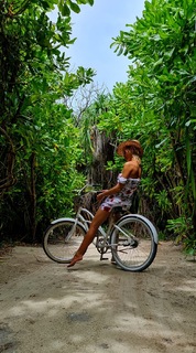 Polina Gagarina feet photo thumbnail