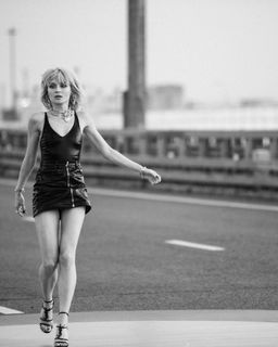 Polina Gagarina feet photo thumbnail