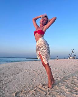 Polina Gagarina feet photo thumbnail