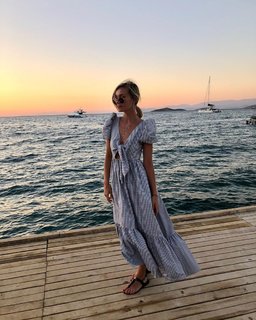 Polina Gagarina feet photo thumbnail