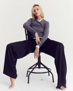 Polina Gagarina feet photo thumbnail