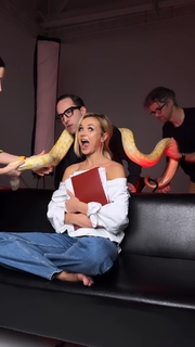 Polina Gagarina feet photo thumbnail