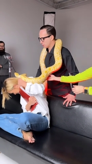 Polina Gagarina feet photo thumbnail