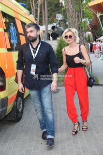Polina Gagarina feet photo thumbnail