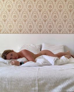 Polina Grents feet photo thumbnail