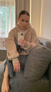 Polina Grents feet photo thumbnail