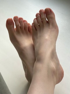 Polina Grents feet photo thumbnail