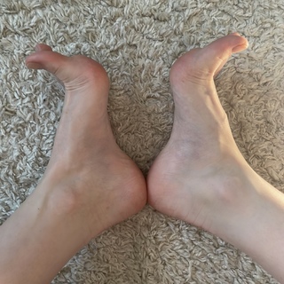 Polina Grents feet photo thumbnail