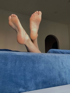 Polina Grents feet photo thumbnail
