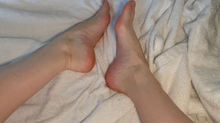 Polina Grents feet photo thumbnail