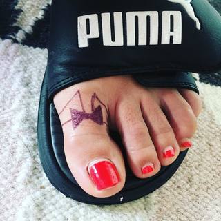 Pollyanna McIntosh feet photo thumbnail