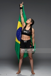 Polyana Viana feet photo 7