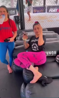 Polyana Viana feet photo 9