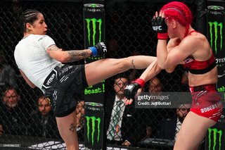 Polyana Viana feet photo 1