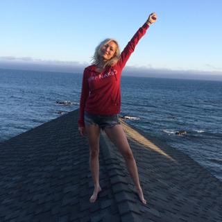 Pom Klementieff feet photo thumbnail