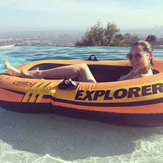 Pom Klementieff feet photo thumbnail