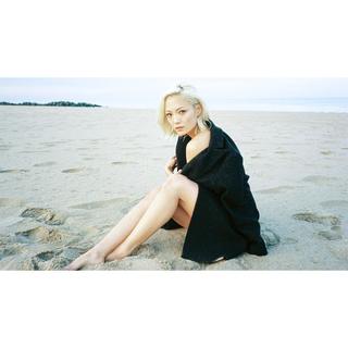 Pom Klementieff feet photo thumbnail