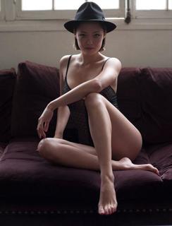 Pom Klementieff feet photo thumbnail